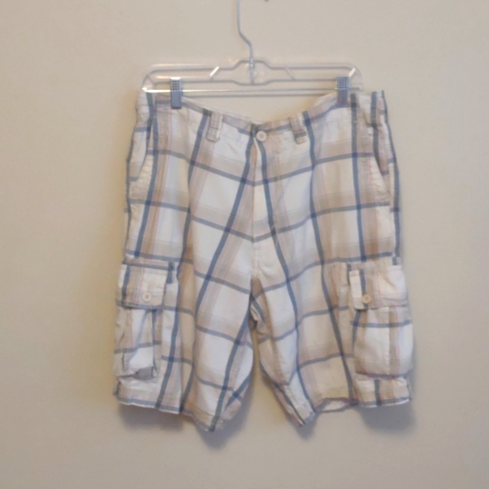 Denizen‎ from Levi's plaid cargo shorts Men's 34 Ivory with blue/red/tan stripe